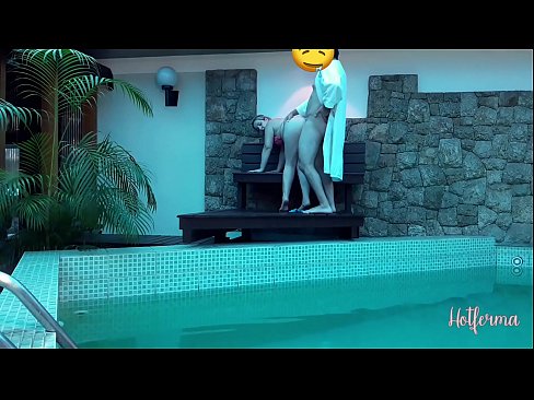 ❤️ Boss neskamea igerilekura gonbidatzen du, baina ezin izan dio beroari eutsi ❌ Sexu bideoa gurean eu.hentaivost.ru