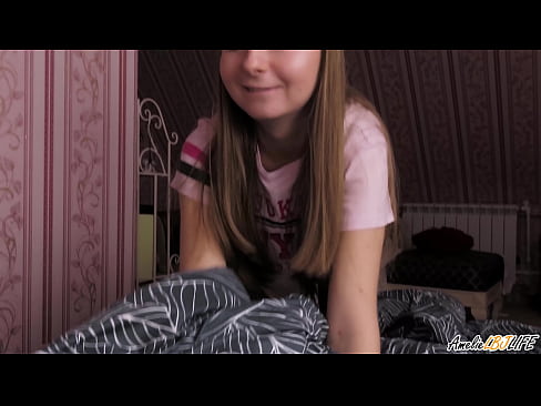 ❤️ Blondie-k bere BFF-ren sakon zurrupatzen du eta esperma jasotzen du ahoan ❌ Sexu bideoa gurean eu.hentaivost.ru