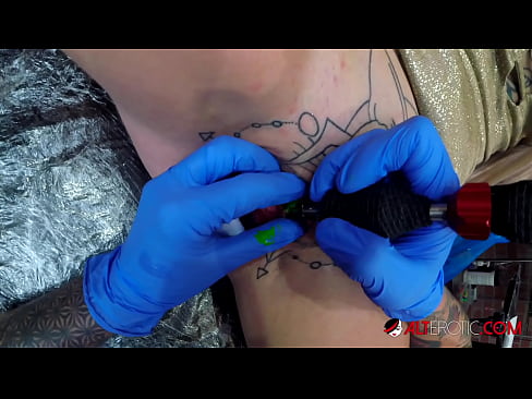 ❤️ Sully Savage-k izugarri tatuatu zuen klitorian tatuaje bat egin zuen ❌ Sexu bideoa gurean eu.hentaivost.ru